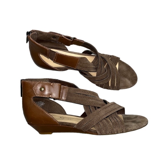 New Joan David Suede Crisscross Strap Wedge Heel Sandals 7.5 Light Brown - Picture 12 of 14